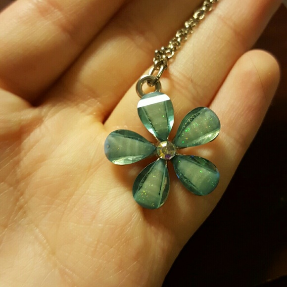 flower necklace NWOT - Picture 3 of 5